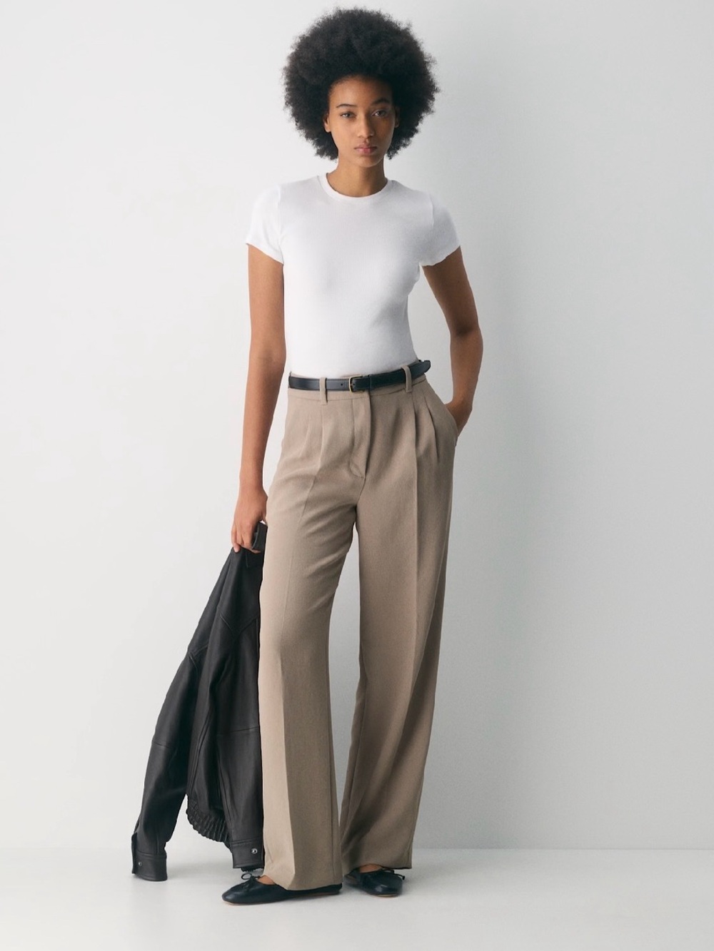 Aritzia “The Effortless Pant- Crepette”